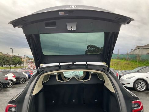 Used 2017 Tesla Model X 75D image 9