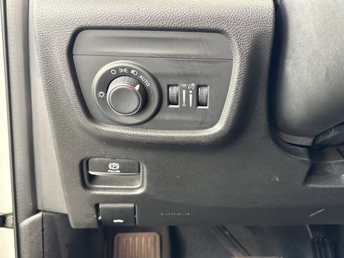 Used 2023 Jeep Grand Cherokee Altitude AWD/4WD image 43