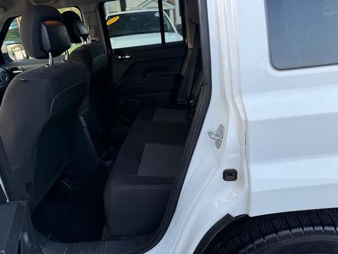 Used 2014 Jeep Patriot Sport image 12