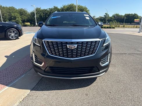 Used 2021 Cadillac XT5 Premium Luxury FWD image 2