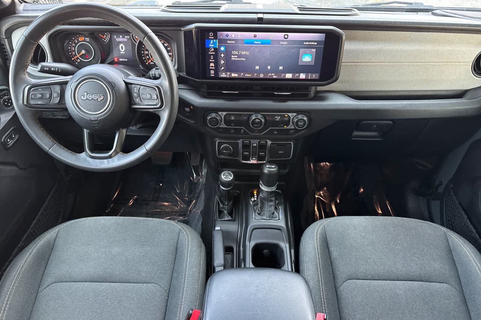 Used 2024 Jeep Wrangler Unlimited Sport AWD/4WD image 3