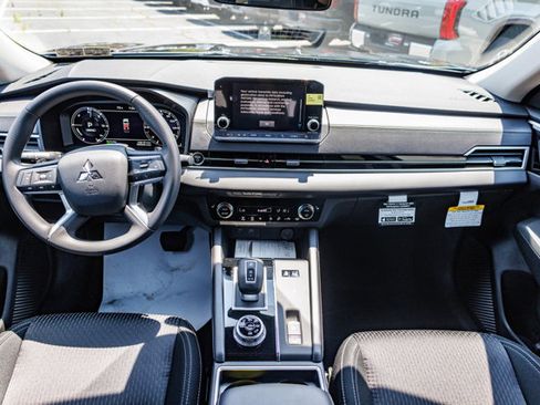 New 2025 Mitsubishi Outlander ES image 22