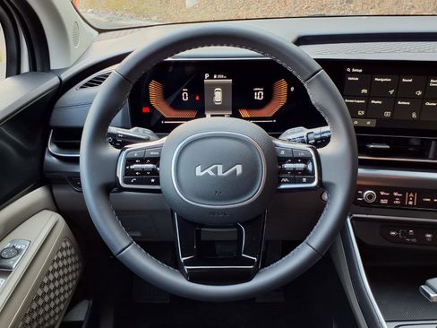 New 2026 Kia Carnival FWD image 7