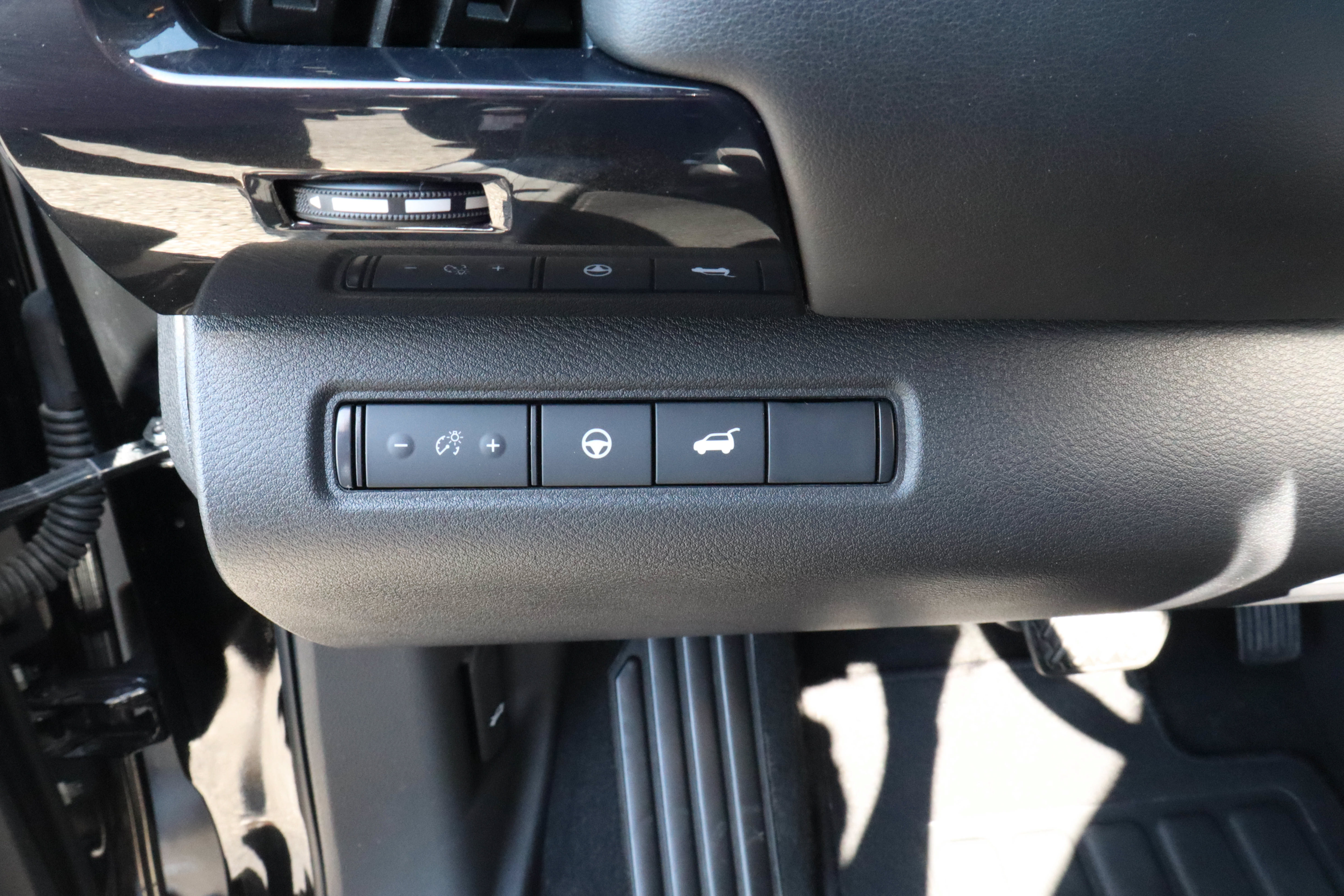 Used 2025 Nissan Pathfinder SV FWD image 15