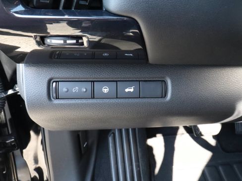 Used 2025 Nissan Pathfinder SV FWD image 15