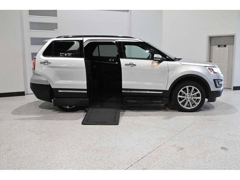 Used 2017 Ford Explorer Limited FWD image 17