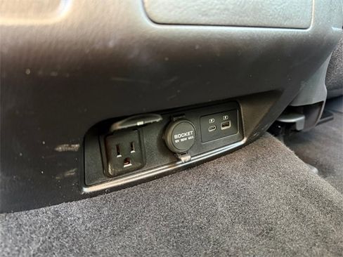 Used 2024 Nissan Armada Platinum image 26