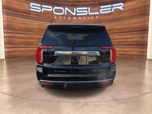 Used 2024 GMC Yukon SLT w/ SLT Luxury Package image 5