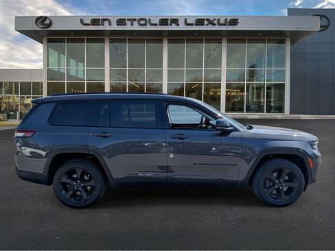 Used 2023 Jeep Grand Cherokee L Limited w/ Black Appearance Package AWD/4WD image 2