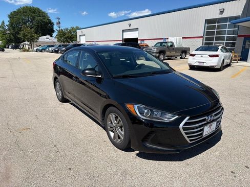 Used 2017 Hyundai Elantra SE FWD image 2