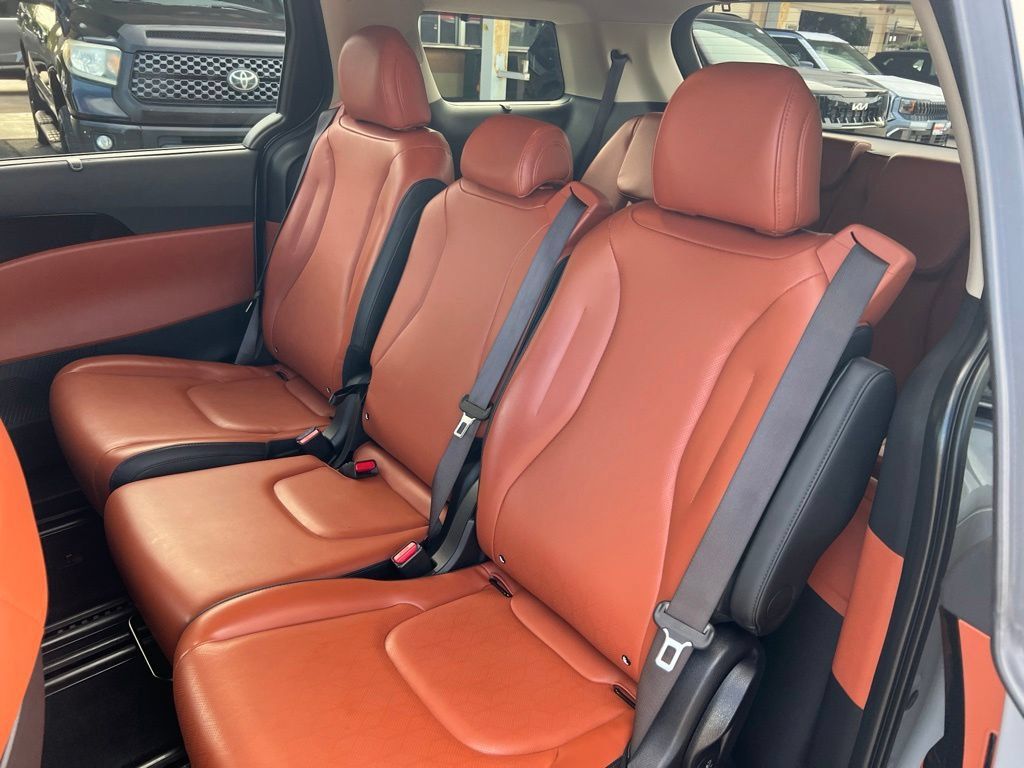 Certified 2023 Kia Carnival SX FWD image 8