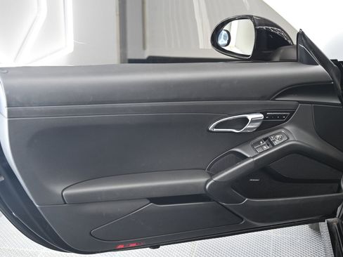 Used 2016 Porsche Cayman image 17