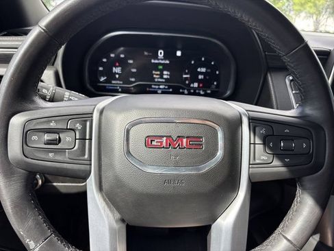Used 2023 GMC Yukon XL SLT AWD/4WD image 32