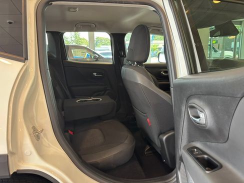Used 2022 Jeep Renegade Trailhawk AWD/4WD image 28