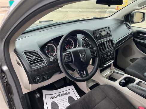 Used 2013 Dodge Grand Caravan SXT image 18