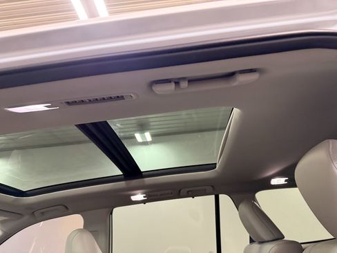 Used 2024 Toyota Grand Highlander Limited image 10