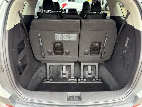 Used 2025 Kia Carnival image 17