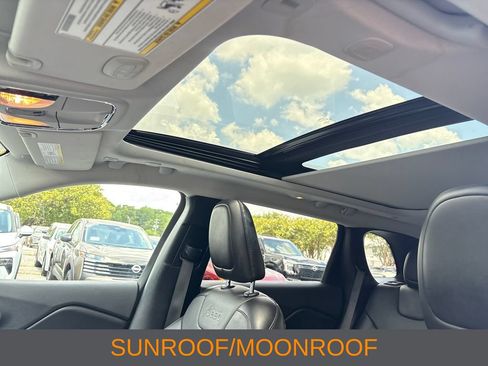 Used 2019 Jeep Cherokee Limited AWD/4WD image 7