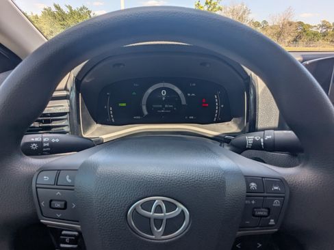 Used 2025 Toyota Camry LE FWD image 34