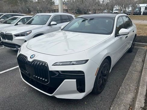 Used 2025 BMW 760i xDrive w/ Executive Package image 8