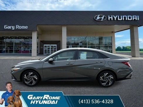 Used 2024 Hyundai Elantra SEL w/ Convenience Package FWD image 13