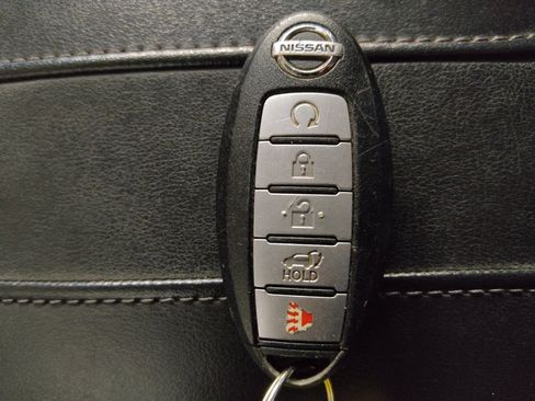 Used 2018 Nissan Rogue SL FWD image 32