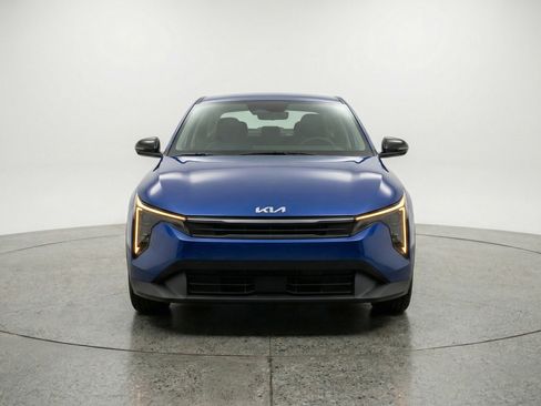 Used 2025 Kia K4 LXS image 2