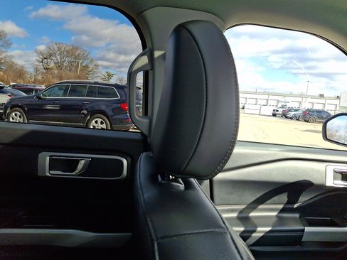 Used 2021 Ford Explorer XLT w/ Equipment Group 202A image 13