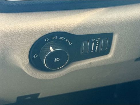 Used 2019 Chrysler Pacifica Touring Plus w/ Tire & Wheel Group image 11