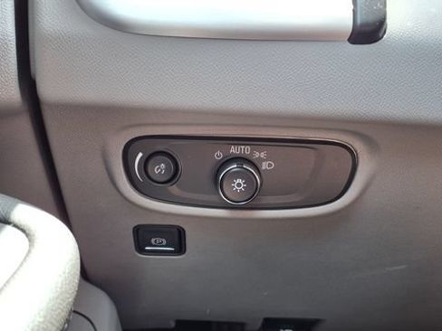 Used 2023 GMC Terrain SLE FWD image 29