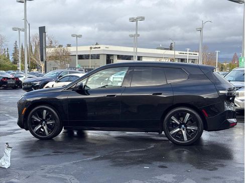 Used 2023 BMW iX xDrive50 w/ Sport Package image 8