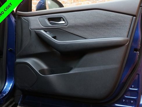 Used 2023 Nissan Rogue SV image 61