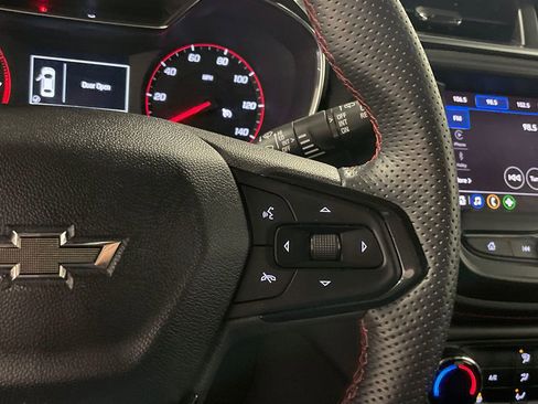 Used 2023 Chevrolet TrailBlazer RS image 34