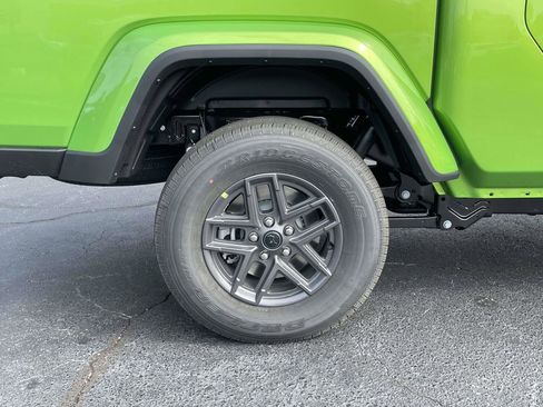 New 2025 Jeep Gladiator Sport AWD/4WD image 37