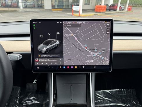 Used 2021 Tesla Model Y Long Range image 21