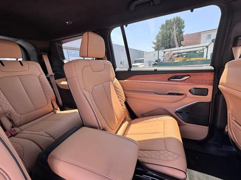 Used 2023 Jeep Grand Cherokee L Summit AWD/4WD image 22