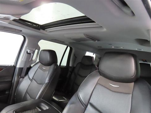 Used 2016 Cadillac Escalade Luxury RWD image 18