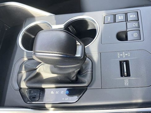 Certified 2025 Toyota Highlander XLE image 16