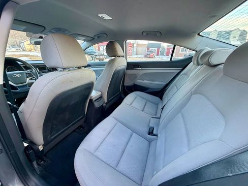 Used 2017 Hyundai Elantra SE w/ Cargo Package image 10