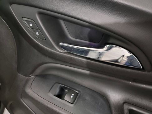 Used 2018 Chevrolet Equinox LT image 24