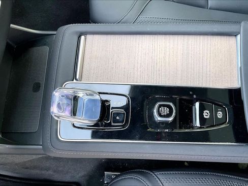 Used 2025 Volvo XC90 B6 Core w/ Protection Package Premier image 20