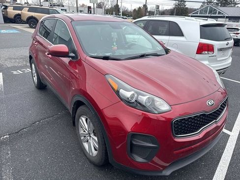 Used 2017 Kia Sportage LX image 2