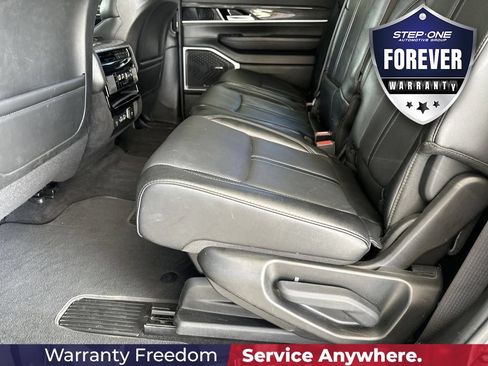 Used 2022 Jeep Wagoneer Series II w/ Premium Group I AWD/4WD image 34