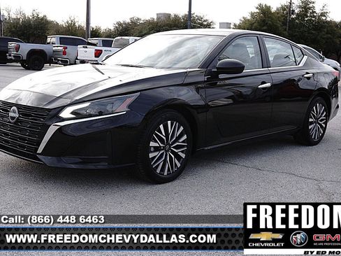 Used 2025 Nissan Altima 2.5 SV image 3