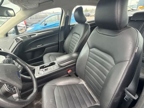 Used 2018 Ford Fusion SE w/ Fusion SE Technology Package FWD image 12