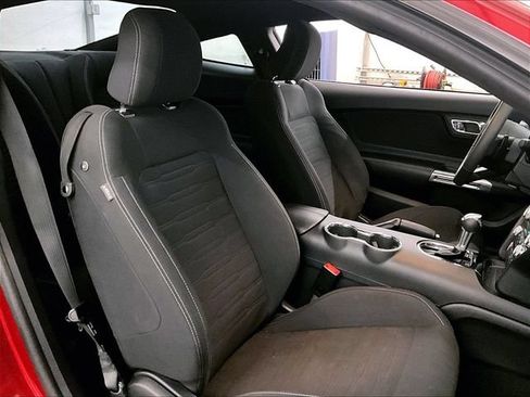 Used 2017 Ford Mustang Coupe RWD image 7