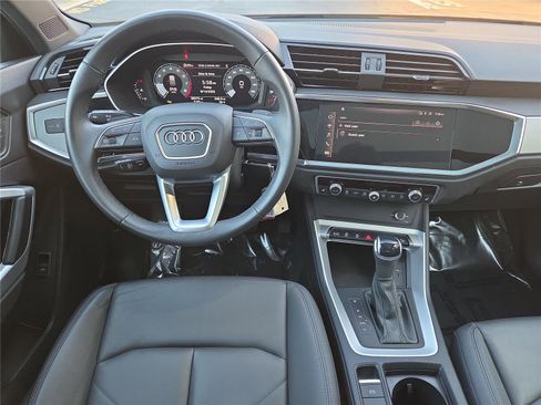 Used 2025 Audi Q3 2.0T Premium image 16