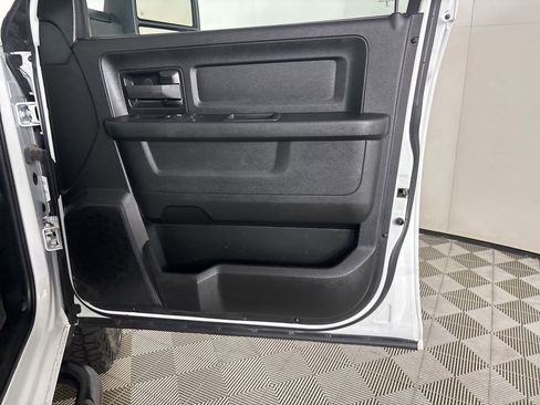 Used 2024 RAM 2500 Tradesman w/ Chrome Appearance Group image 24