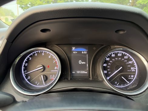 Used 2019 Toyota Camry LE FWD image 29