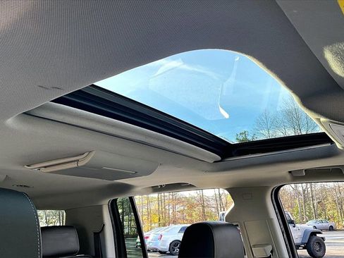 Certified 2017 Chevrolet Suburban Premier image 24